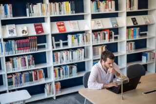personne bibliothèque