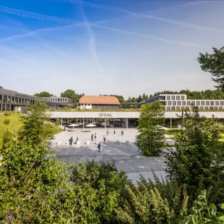 Vue de l'entrée principale du campus à Lausanne