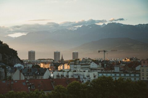 Grenoble avec ses montagnes