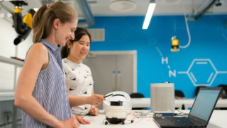 STEM au féminin : l’école doit-elle se réinventer pour séduire les filles ?