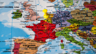 Les étudiants sont intéressés par les sciences politiques et les relations internationales.