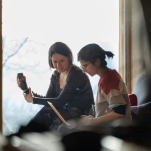 femmes qui travaillent ordinateur