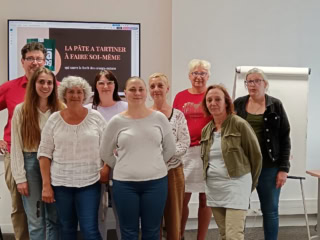 Groupe de personnes debout