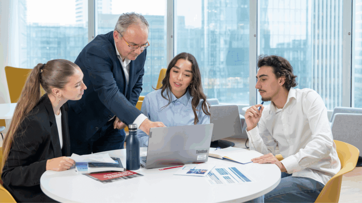 Les élèves de l'ESCE formés aux enjeux internationaux.