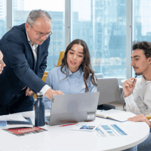 Les élèves de l'ESCE formés aux enjeux internationaux.