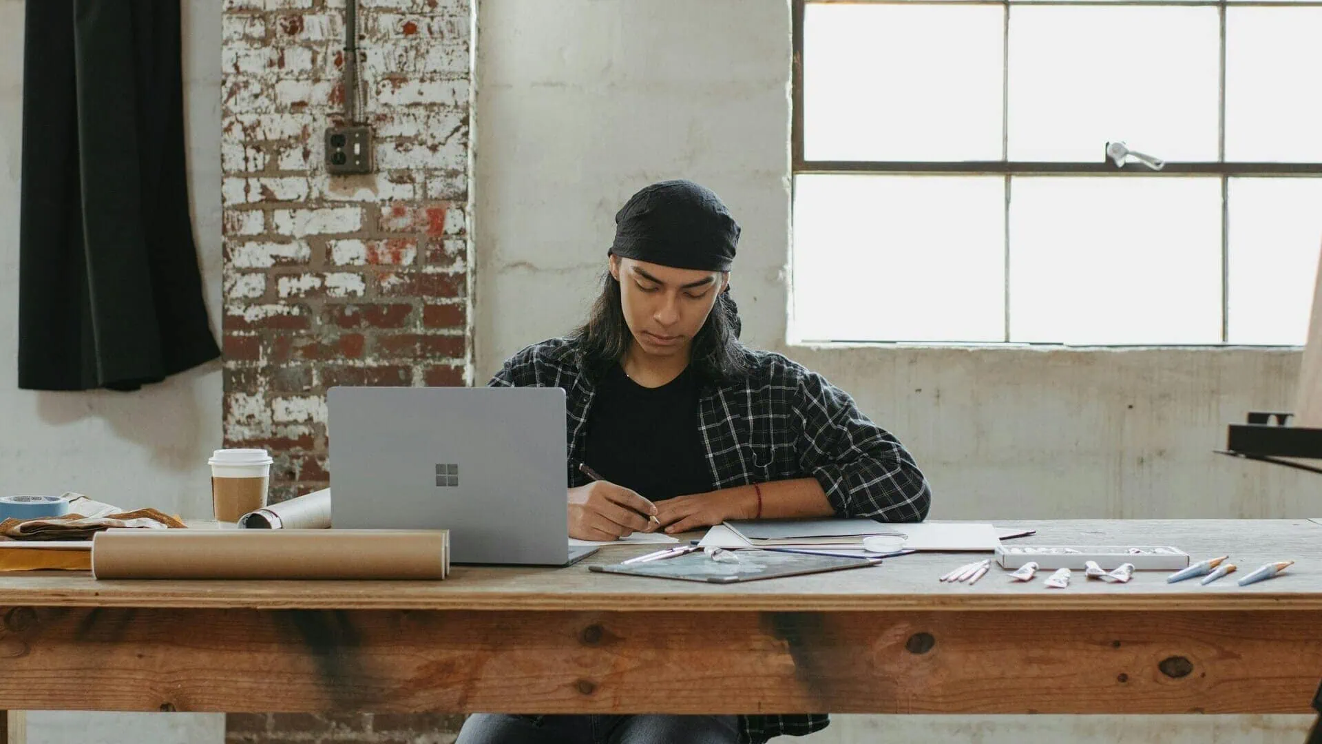 artiste qui travaille