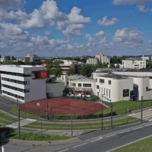 Le campus de L'EM Normandie à Caen.