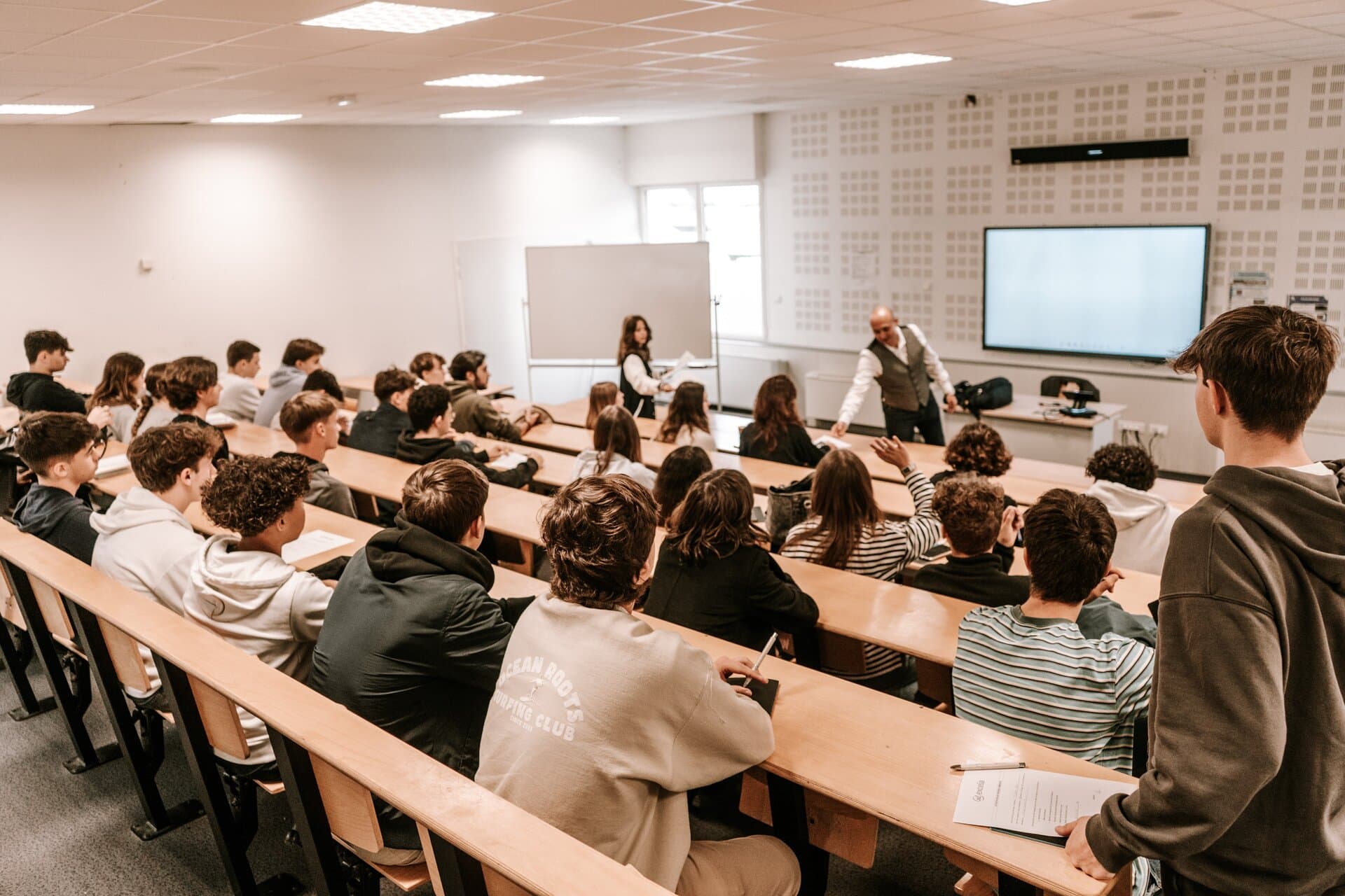classee d'étudiants en cours