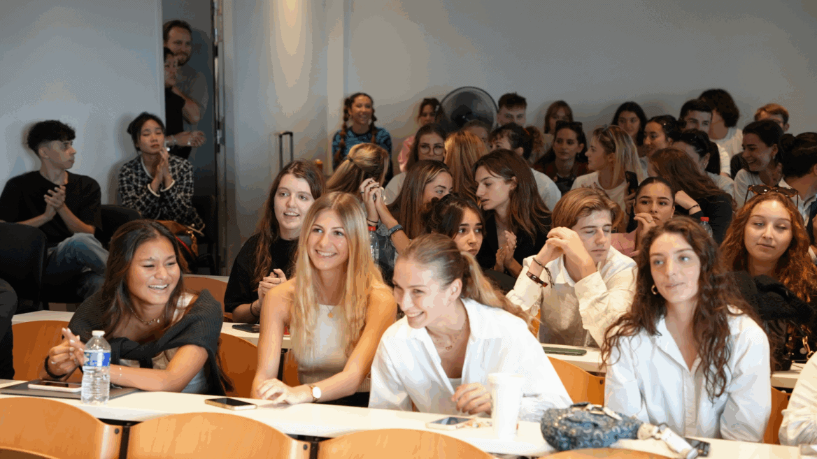 Des élèves en classe.