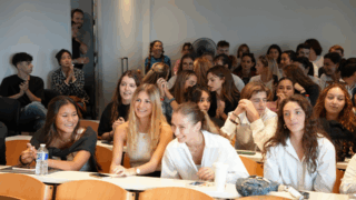 Des élèves en classe.