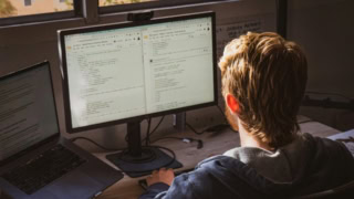 personne en train de coder