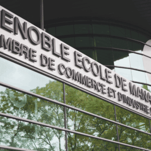 La devanture de l'école GEM.