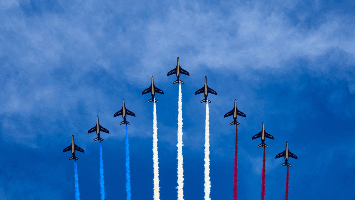 La patrouille de France en formation.