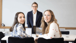 Les étudiants de l'école Sup de V.