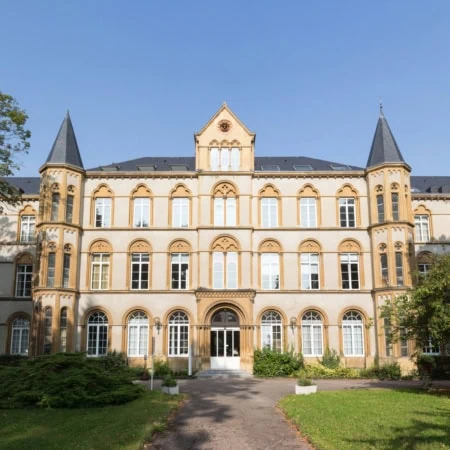 devanture du Pôle supérieur Jean XXIII