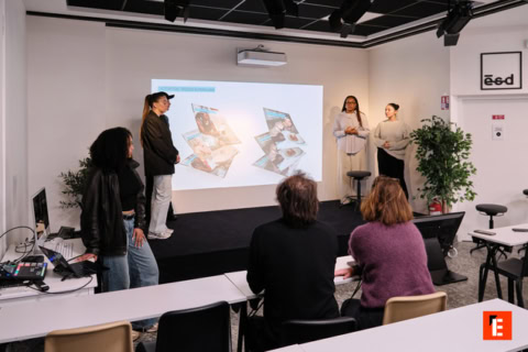 étudiants en atelier créatif