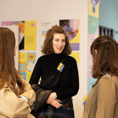 étudiantes discutant