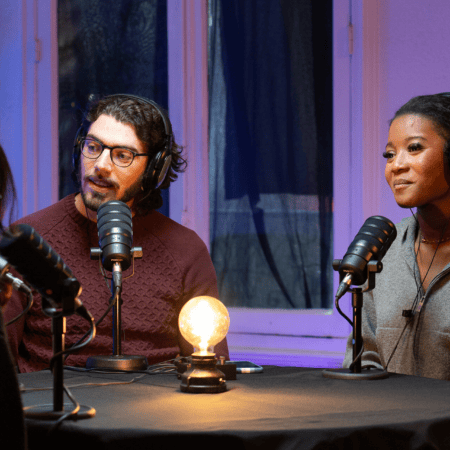 enregistrement d'un podcast par des étudiants de l'ESP