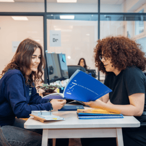 disucssion entre 2 femmes