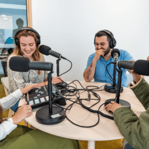 enregistrement d'un podcast par des étudiants