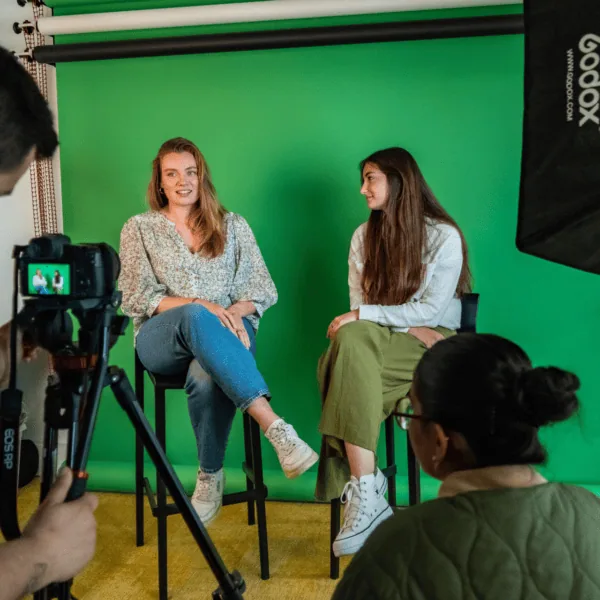 enregistrement sur fond vert d'étudiant