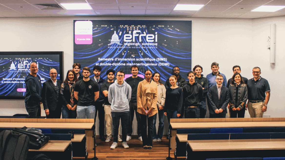 La première promotion de jeunes participant au semestre immersif scientifique de l'Efrei.