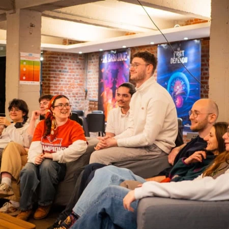 étudiantes discutant