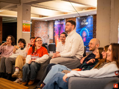 étudiantes discutant