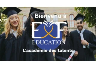 Un groupe de jeunes étudiants diplomés en tenue