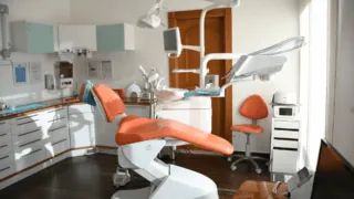 Le cabinet d'un dentiste.