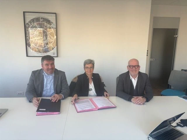 Le CHU d'Angers, ESEO et ESAIP signent un partenariat.