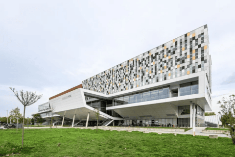 Vue de l'extérieur du campus de Bordeaux de l'école de Kedge
