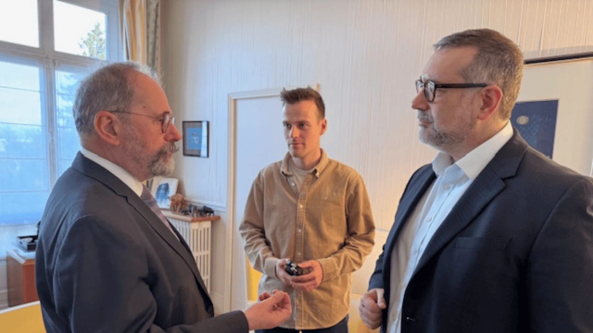 Philippe Laurent, Maire de Sceaux, Ugo Petruzzi, journaliste du podcast « Ingénieurs engagés » , et Bertrand Flahaut, Président de Mines Nancy Alumni