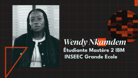 Portrait corporate jeune femme aux cheveux tressés, veste noire, micro-cravate, bureau.