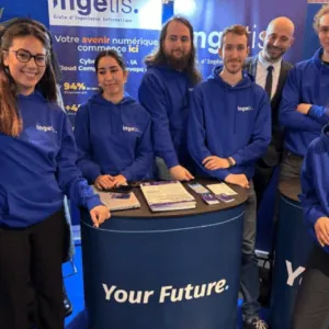 Équipe Ingetis au stand salon recrutement numérique, formation cyber, IA, cloud.