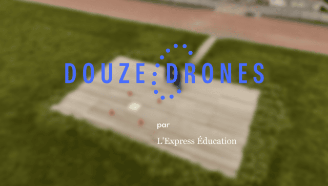 Plateforme dentraînement de drones sur champ herbeux pour démonstration et formation.