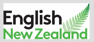 Logo pour services danglais en Nouvelle-Zélande avec fougère verte.