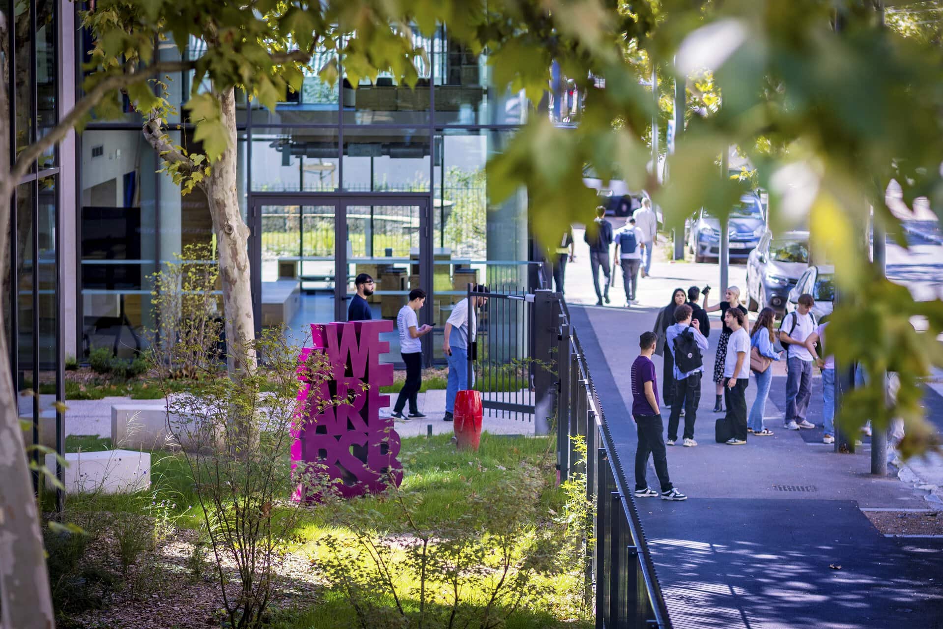 Extérieur du campus de Lyon de BSB