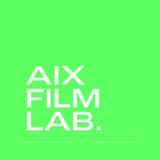 Logo AIX Film Lab blanc sur fond vert néon, typographie géométrique, affiche minimaliste.