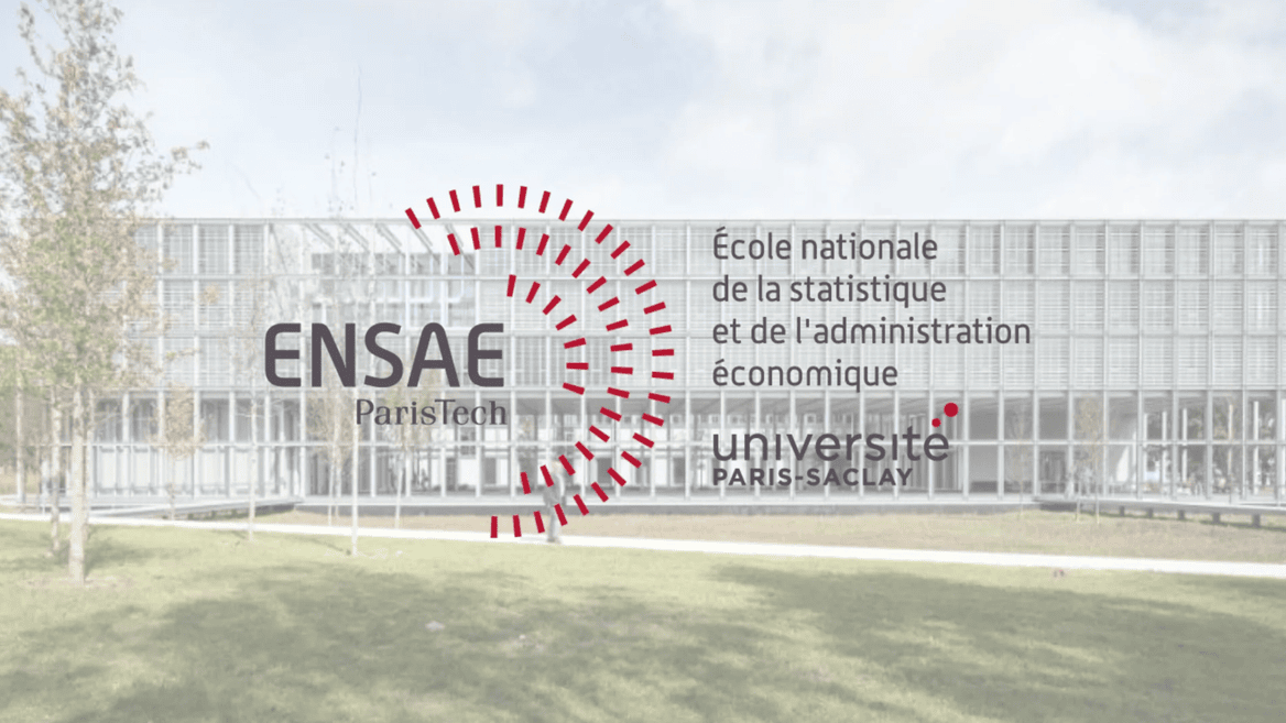 ENSAE ParisTech Université Paris‑Saclay : façade vitrée du campus avec logo rouge et pelouse.