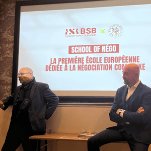 BSB School of NÉGO : deux intervenants présentent la négociation complexe.