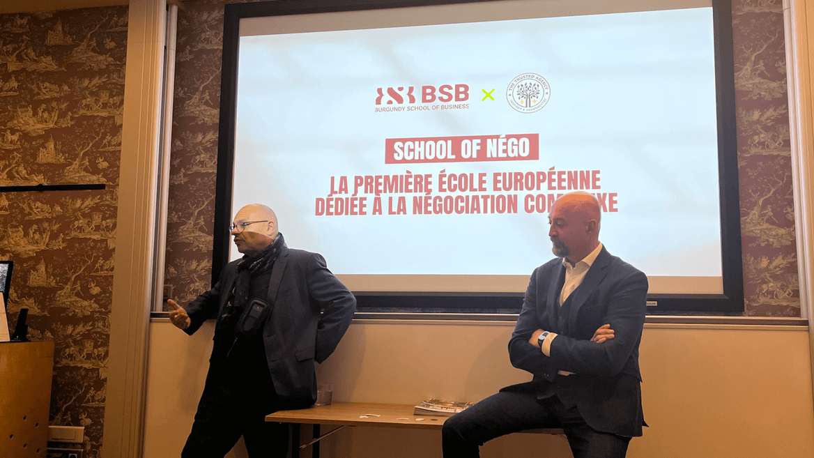 BSB School of NÉGO : deux intervenants présentent la négociation complexe.